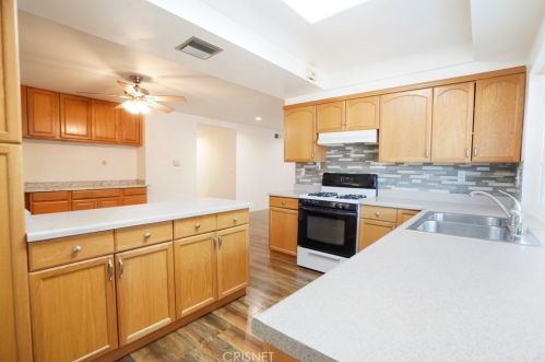 26817 Oak Branch Cir, Santa Clarita CA  91321-1455 exterior