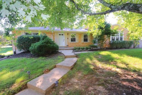 2241 Berrywood Dr, Cincinnati, OH 45244-2901