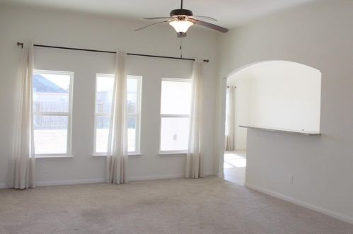 1157 Violet Ln, Uhland, TX 78640-9373
