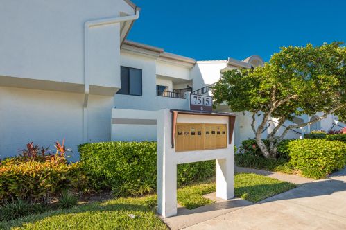 7515 Glendevon Ln, Delray Beach, FL 33446-2804