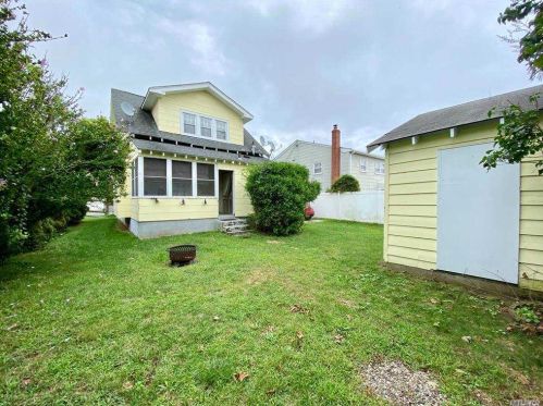 711 Broadway, North Lindenhurst, NY 11757-5647