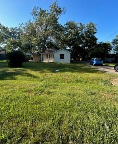 706 Blair St, West Columbia, TX 77486-3338