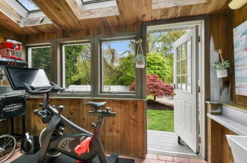 40 Hillandale Rd, Rye Brook NY  10573-1705 exterior
