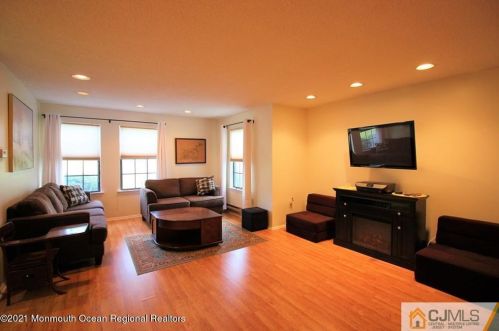 180 Wycoff Way, East Brunswick, NJ 08816-5642