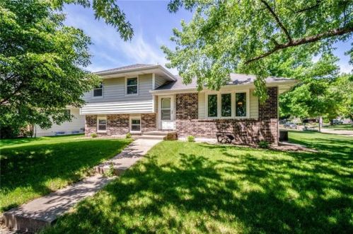 1502 14th St, Adel, IA 50003-1950