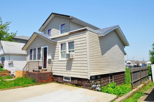 96 Williamson St, East Rockaway, NY 11518-2044