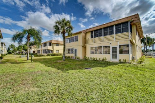 239 Saxony, Delray Beach FL  33446-1842 exterior