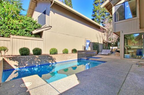 2021 Discovery Village Ln, Rancho Cordova CA  95670-3065 exterior