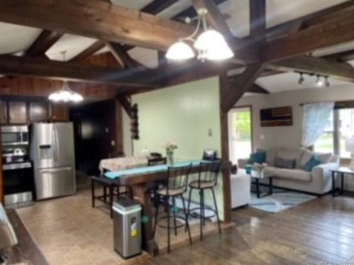 39 Chicory Dr, Waterbury, CT 06716-1805