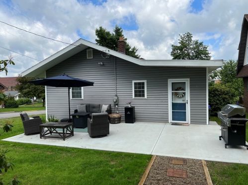 304 Center St, Slippery Rock PA  16057-1203 exterior