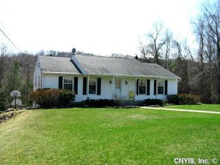 3272 Pleasant Valley Rd, Syracuse, NY 13215-9749