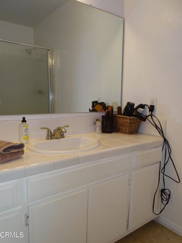 704 Holly Ave, Oxnard CA 93036-1907 exterior