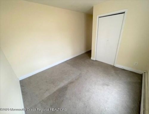 960 Midvale Ave, Bricktown NJ  08723-6118 exterior