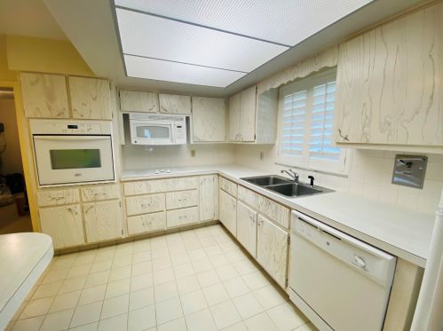 1905 Wyoming Ave, Fort Pierce, FL 34982-5636