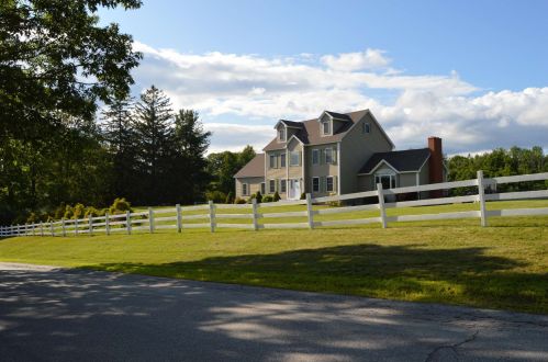 49 Meeting House Hill Rd, Deerfield, NH 03037-1312