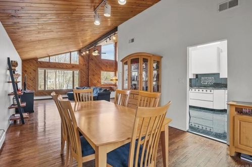 6 Mayer Dr, Airmont NY  10901-3807 exterior