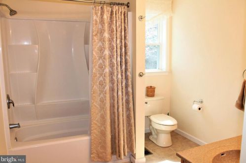 324 Mountaintop Rd, Swartzville PA  17569-9016 exterior