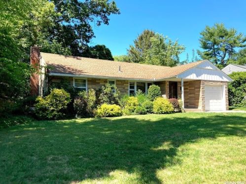 18 Roosevelt Ave, Muttontown, NY 11545-1530