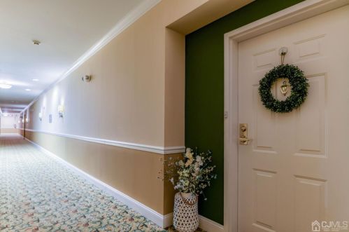 307 Regency Pl, Woodbridge NJ  07095-1032 exterior