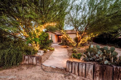 2704 Elm St, Tucson, AZ 85716-3514
