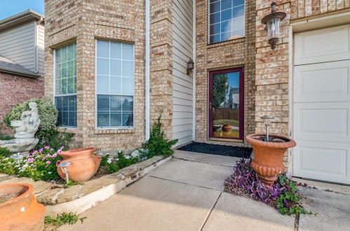 3292 Raleigh Dr, Fort Worth, TX 76123-2080