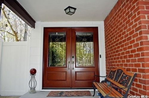 625 Meadow Rd, San Remo, NY 11754-5011