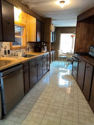 220 Strong Rd, Ferndale, NY 12734-5400