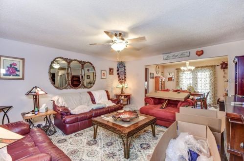 728 Mockingbird Ln, Deland, FL 32720-3673