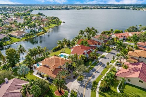 1402 179th Ave, Hollywood FL  33029-3160 exterior