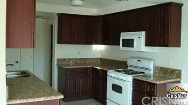 10707 Camarillo St, North Hollywood, CA 91602-1402