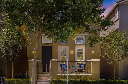 2374 Azevedo Pkwy, San Jose, CA 95125-6631