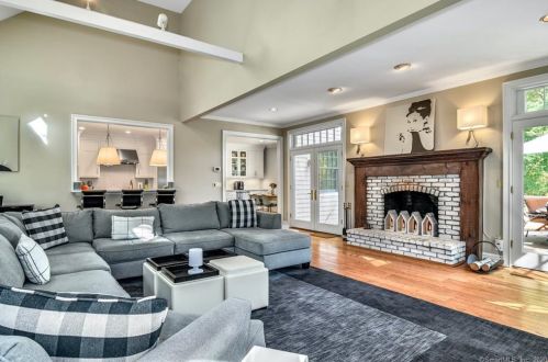 323 Smith Ridge Rd, New Canaan CT  06840-3625 exterior