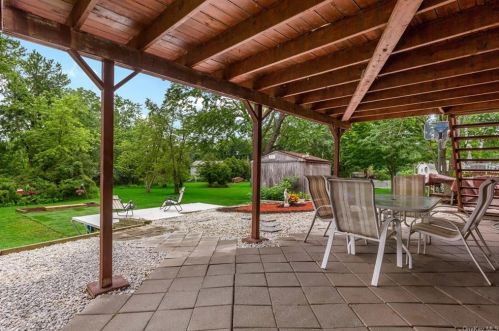 335 Somerston Rd, Yorktown Hgts NY  10598-2225 exterior
