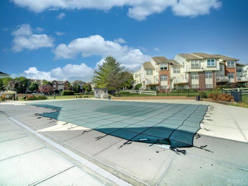 558 Great Beds Ct, Perth Amboy NJ  08861-5202 exterior