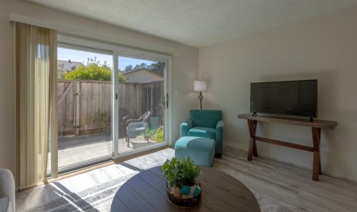 1137 Oddstad Blvd, Pacifica CA  94044-3850 exterior