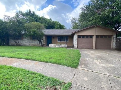 7520 Terry Ct, Fort Worth, TX 76180-6745