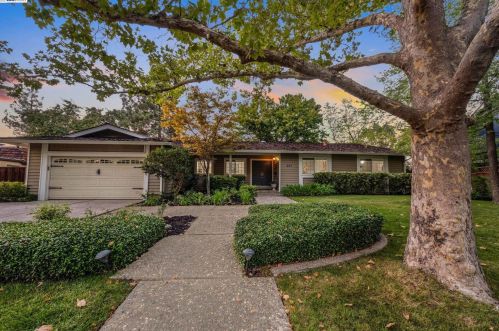 667 Thornhill Rd, Danville, CA 94526-3634
