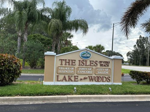 1950 Westminster Cir, Vero Beach, FL 32966-8052