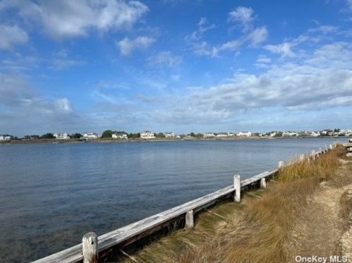 274 Dune Rd, West Hampton Beach NY  11978-2903 exterior