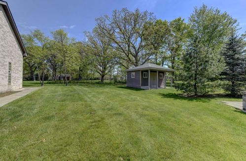 8601 Fair Oaks Ln, Dyer IN  46373-9395 exterior
