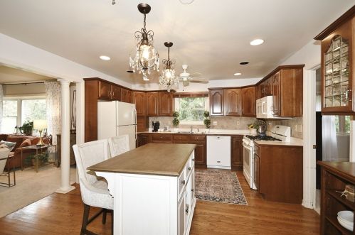 1005 Lakemont Dr, Bridgeville PA  15017-1262 exterior