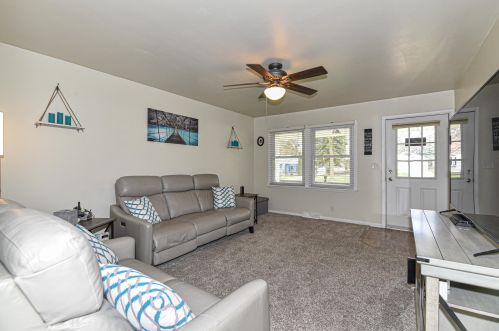 933 101, Milwaukee WI 53214-2513 exterior