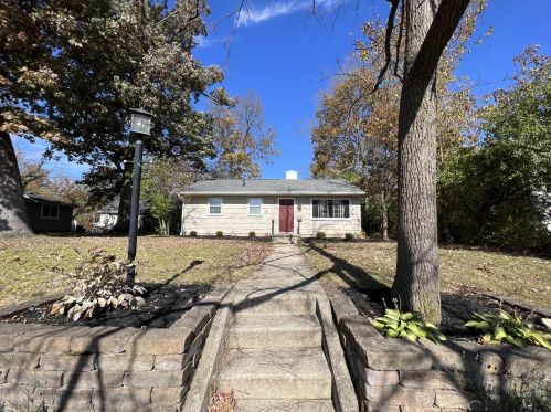 630 8th St, Marysville, OH 43040-1427