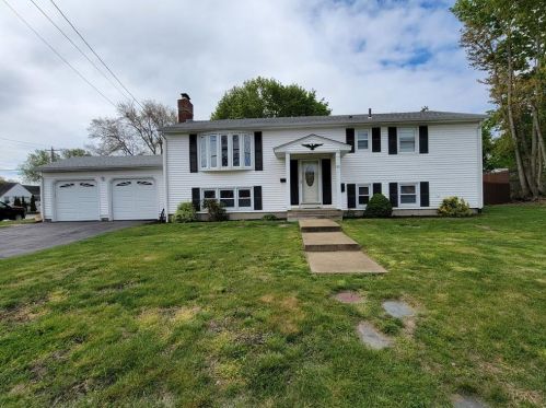 80 Draper Ave, Warwick, RI 02889-5047