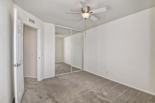 2136 Madiera Dr, Oceanside CA 92056-6331 exterior