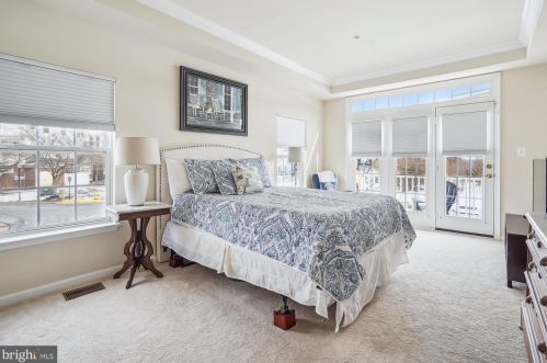 7204 Little Thames Dr, Gainesville VA  20155-4021 exterior