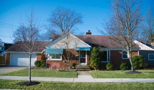 323 Westbridge Dr, Berea, OH 44017-1562