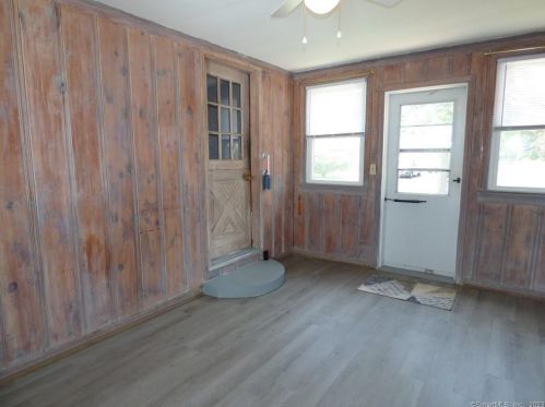 6 Ridgeland Cir, Wallingford CT  06492-2121 exterior