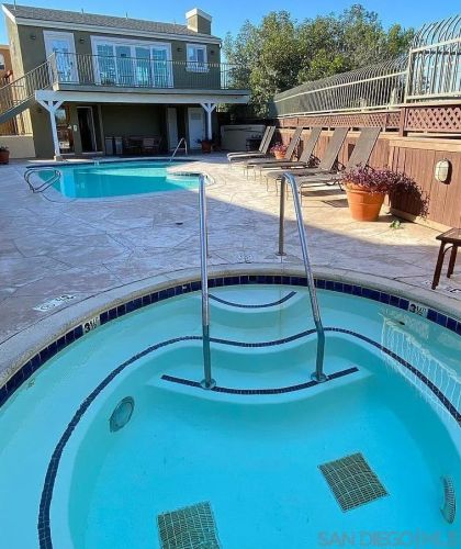 5402 Balboa Arms Dr, San Diego CA 92117-5004 exterior