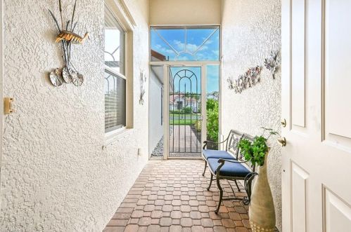 3359 Sandpiper Way, Naples, FL 34109-8971